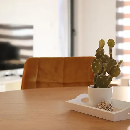 Lux Vlasicka Carolija *